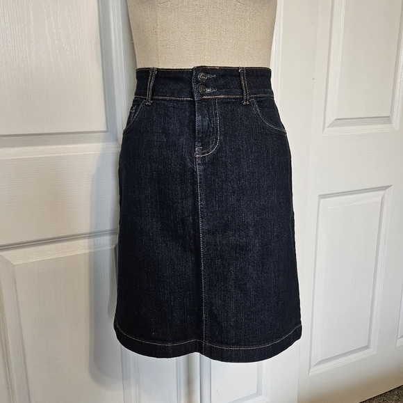 CLEARANCE Old Navy Dark Denim Skirt - Picture 2 of 5